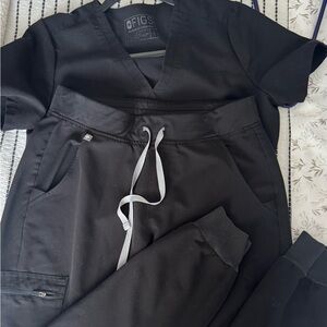 FIGS Women's Black Scrub set